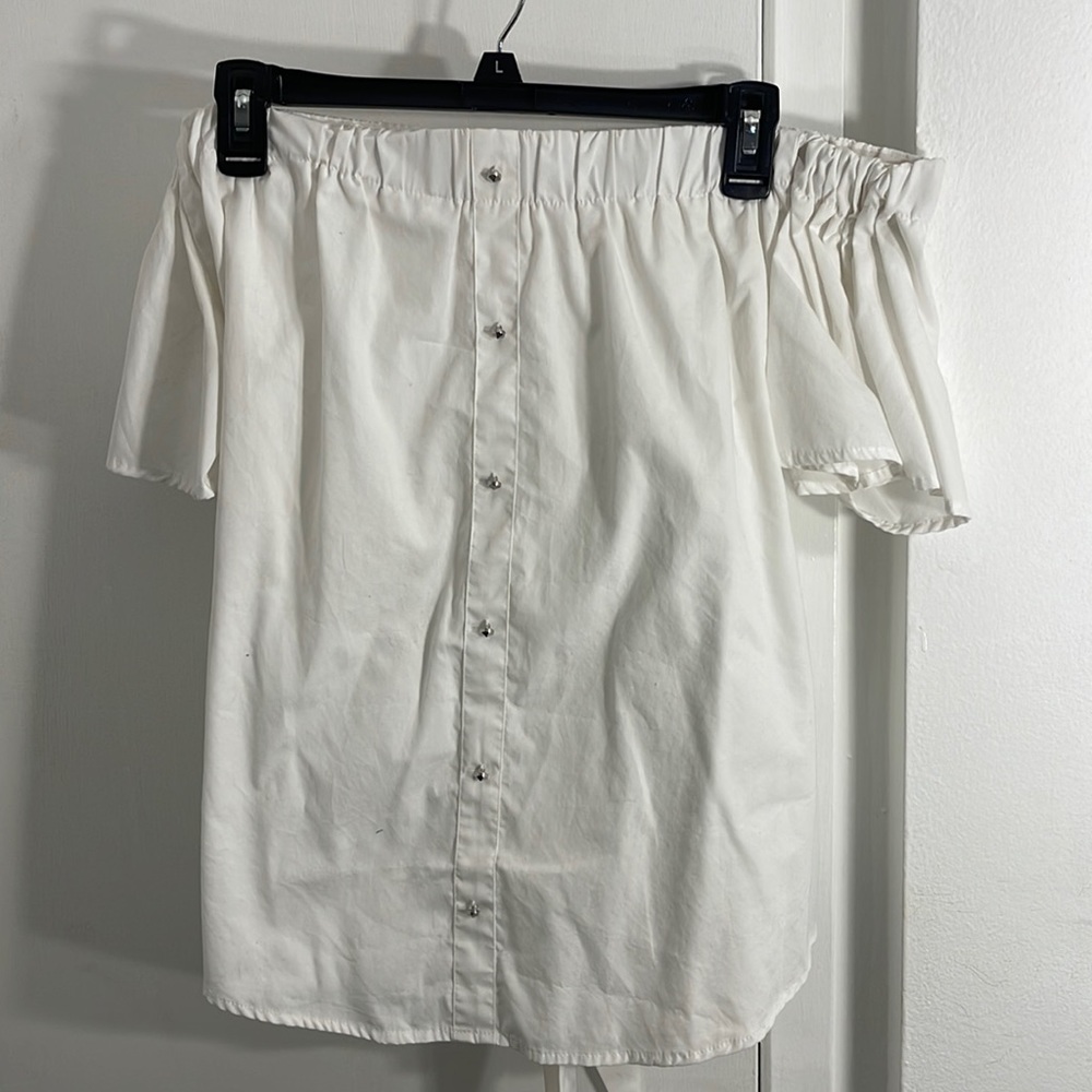 Off the shoulder white Flowey shirt that ties in the back